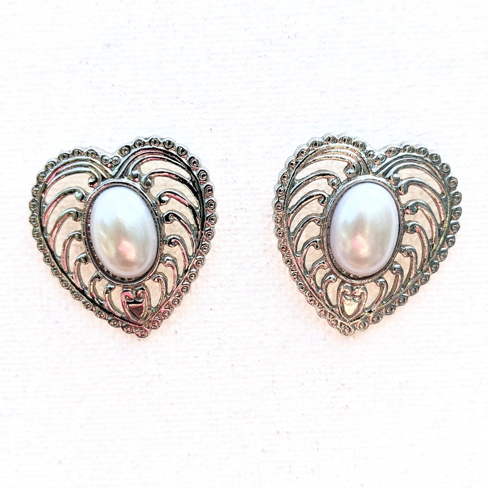 Vintage elegant heart shaped earring studs silver toned metal with pearl center